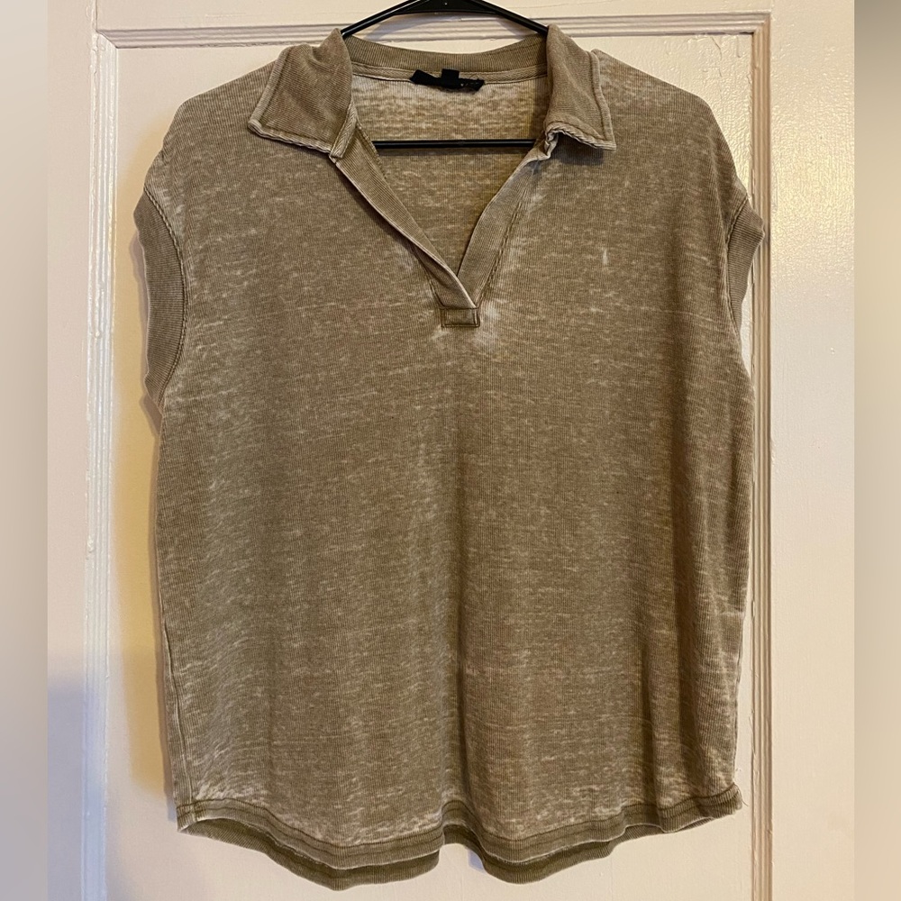 Jane + Delancey V-neck Short Sleeve polo size S